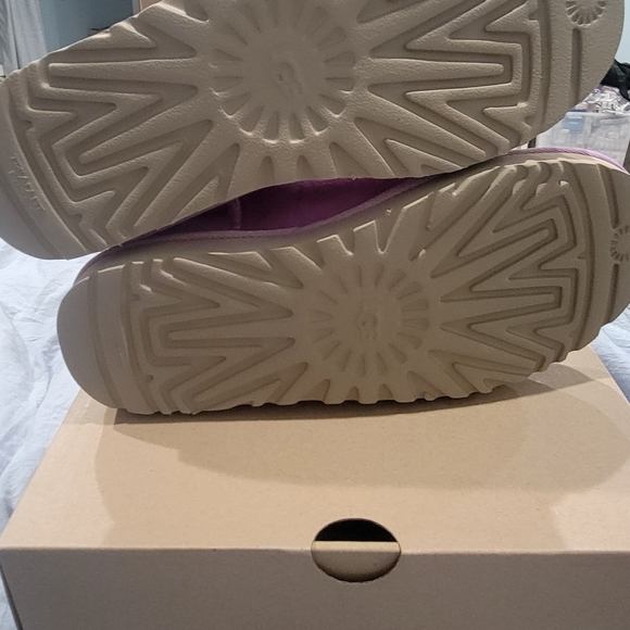 UGG Women Classic Mini II Genuine Shearling Lined Boot Wildflower new - Picture 2 of 6